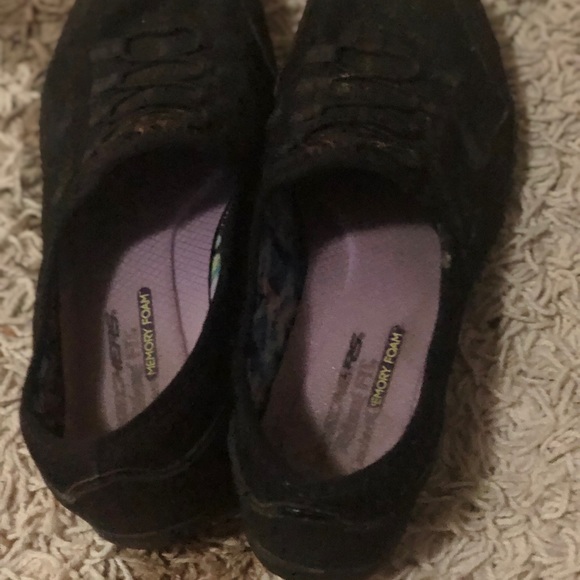 Skechers Shoes - Picture 2 of 2
